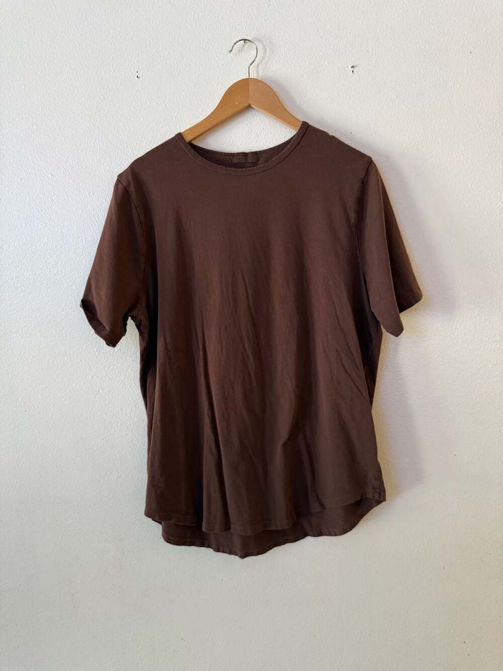 Nuuds Mens The Classic Curve Hem  Crew Neck T-Shirt Brown XL